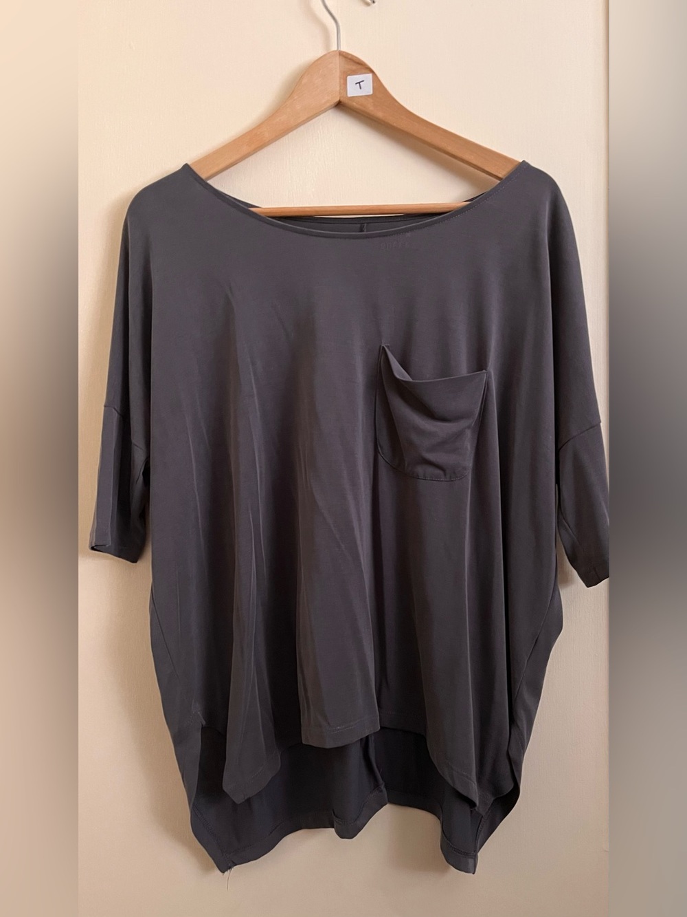 American Eagle Outfitters Oversized Pocket Tee in Charcoal Gray